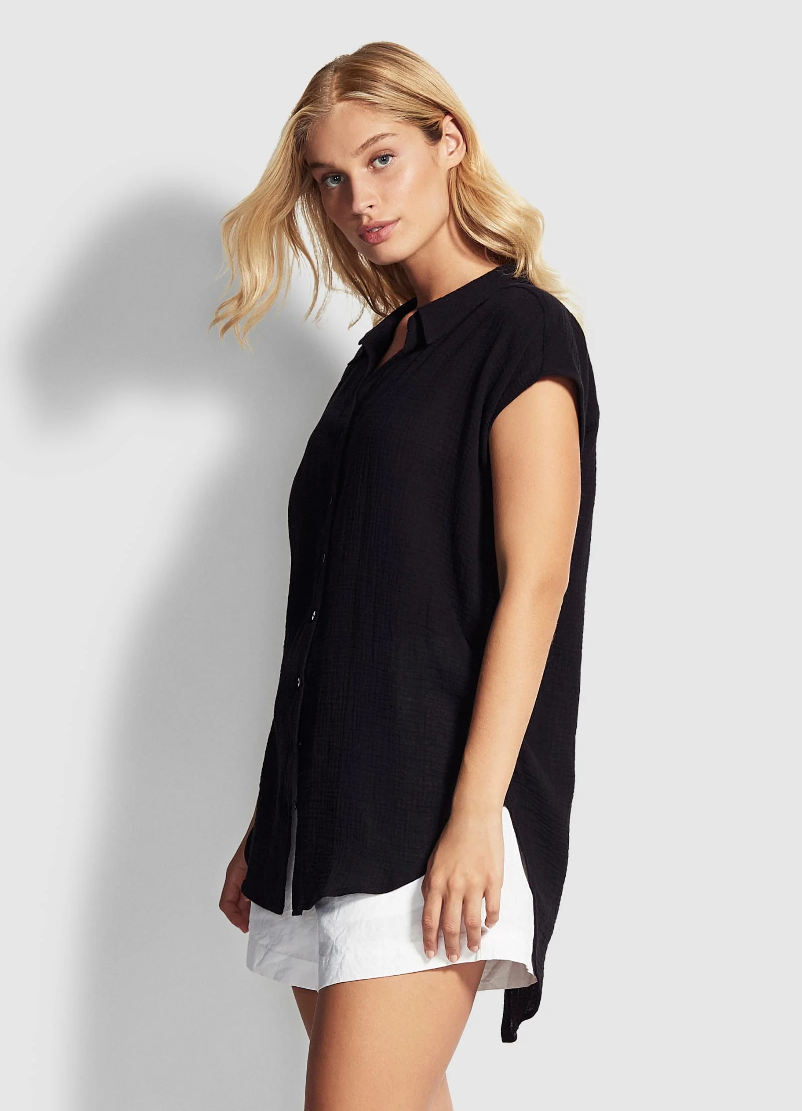 Beach Edit Sleeveless Beach Shirt - Black - Image 2